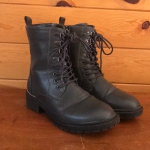 Women’s Torrid Combat Boots EUC sz9